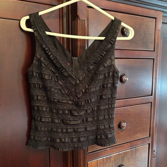 JS Collections Black Ruffled Lace V-Neck top. - Picture 1 of 4